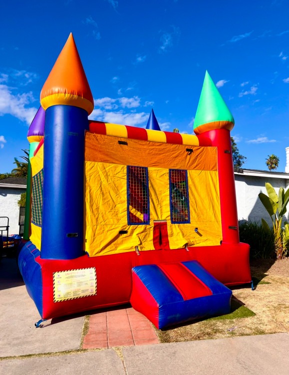 Castle Bounce House 13' x 13'