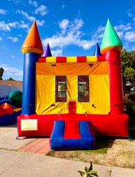 IMG 8175 1730312483 Castle Bounce House 13' x 13'